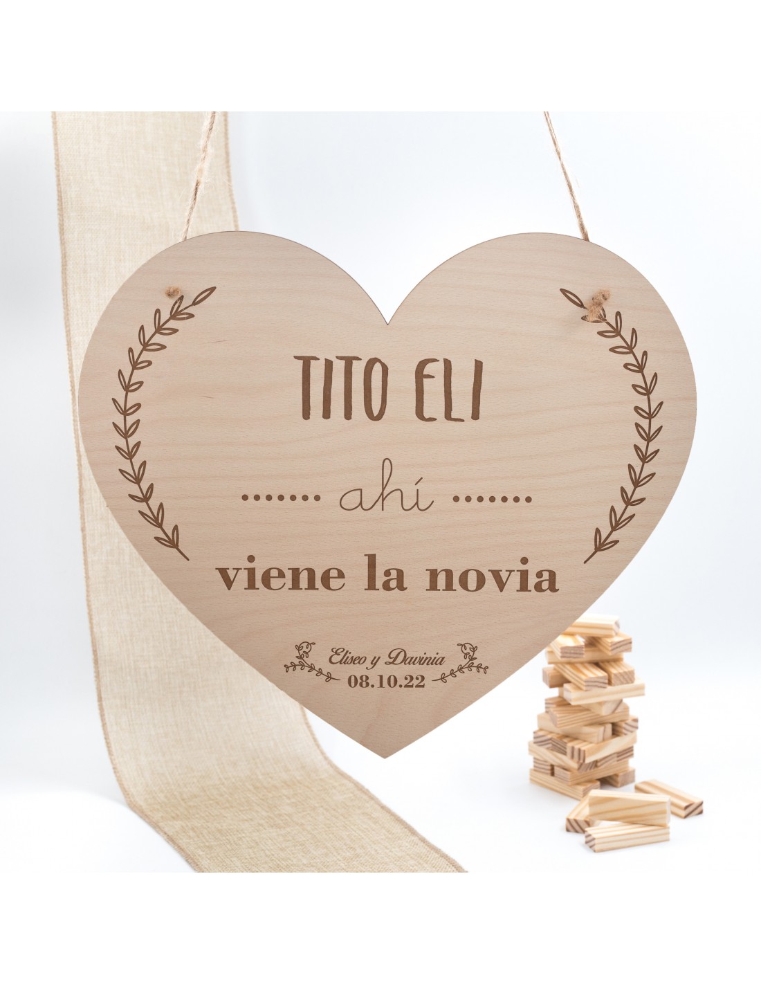 Original Caja de Madera con 120 Corazones para Firmas de Invitados.